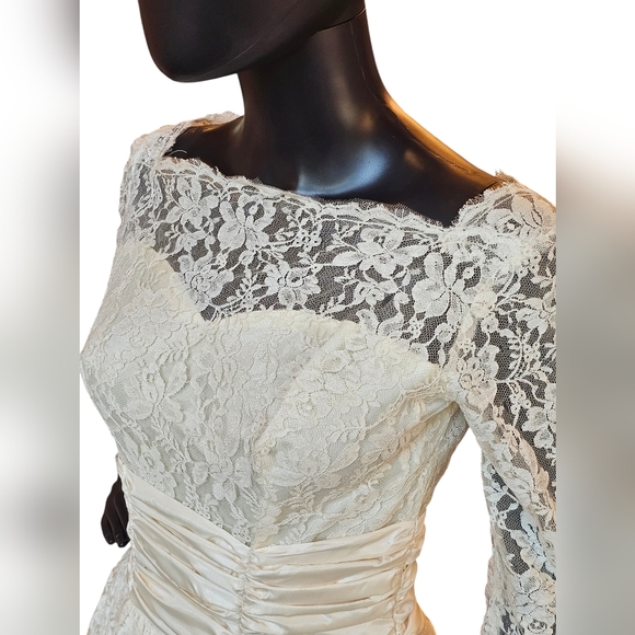 Vintage 50's Lace Tea Length "Courthouse" Wedding Gown - Picture 3 of 16